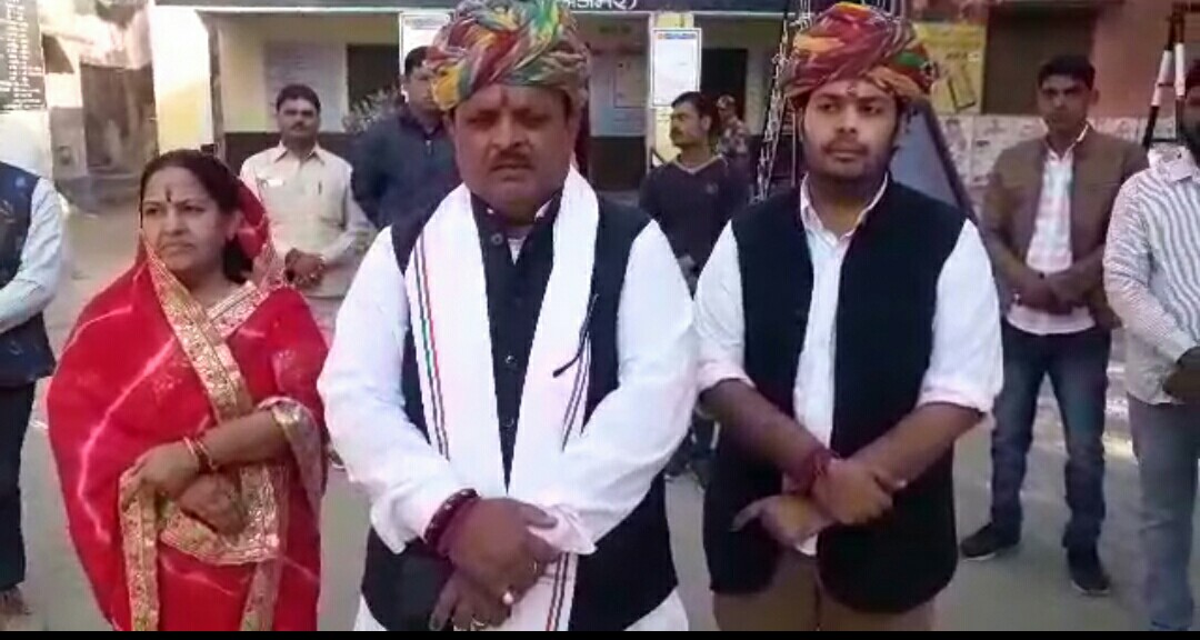 raghu sharma critics बोले रघु शर्मा..मोदी पर विश्वास नहीं करता देश, मांग रहे सेना की कीमत पर वोट
