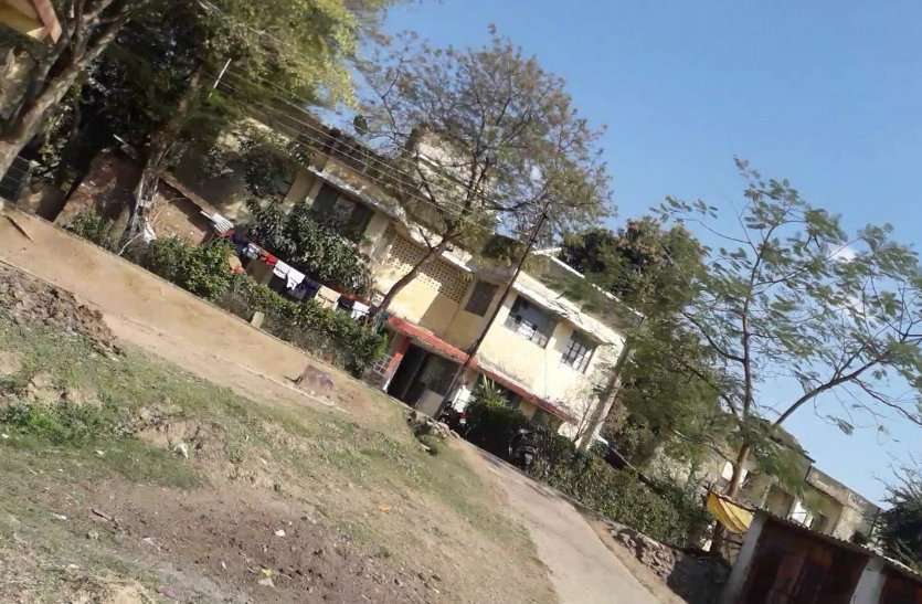 RDVV Jabalpur यहां चपरासी को मिलता है अफसर का बंगला !