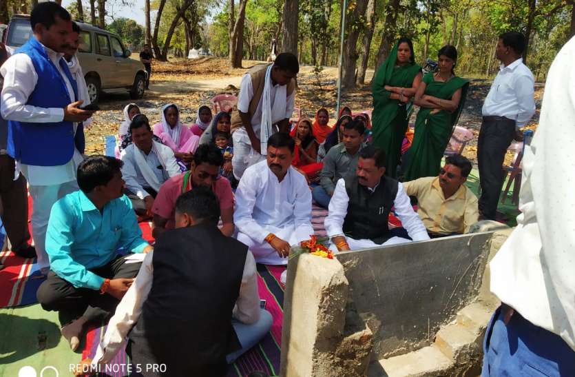 Constituent in the pension training program पेंशन प्रशिक्षण कार्यक्रम में पहुंचे विधायक