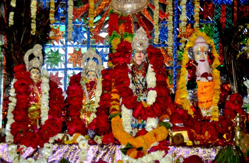 news मंदिर के सामने लगीं 100 दुकानों को हटाया और सफाई भी शुरू, लेकिन मिट्टी के पहुंच मार्ग बनेंगे परेशानी