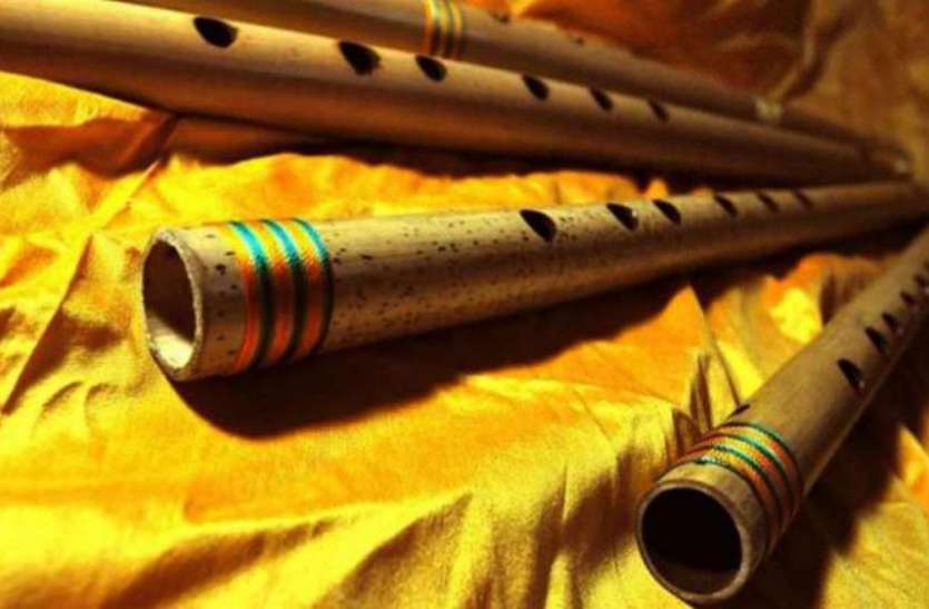 basuri ke totke हमेशा चाहते हैं तरक्की तो घर के इस कोने में रख दें बांसुरी