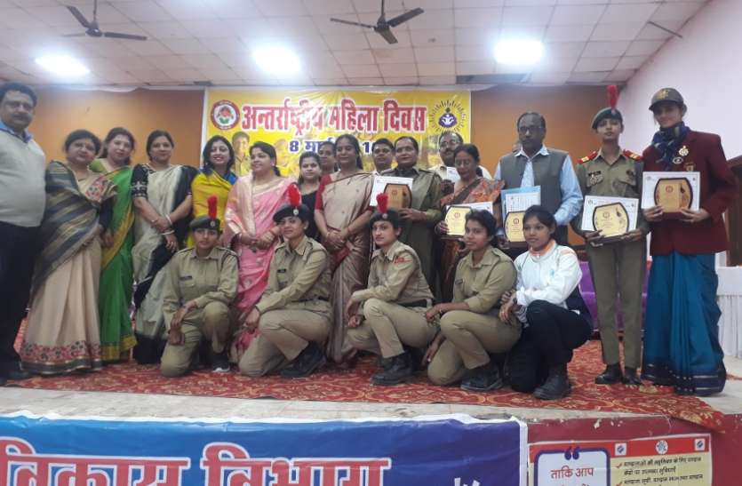international womens day 2019 अंतरराष्ट्रीय महिला दिवस पर सम्मानित हुईं ज्योति व सोनल