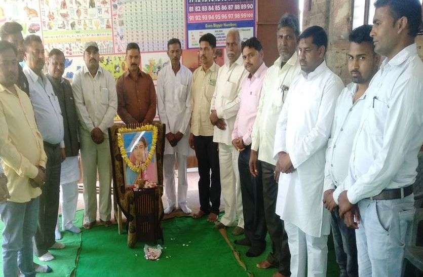 karauli hindi news सावित्रीबाई ने जगाई महिला शिक्षा की अलख, सावित्रीबाई फुले की पुण्यतिथि मनाई