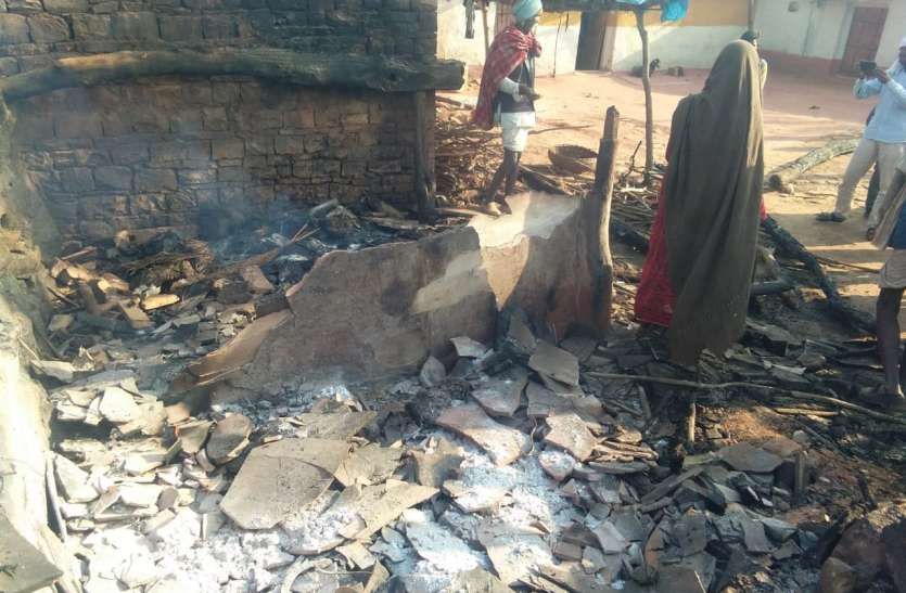 sheopur झोंपड़ी में आग, 15 बकरियों की जलकर मौत