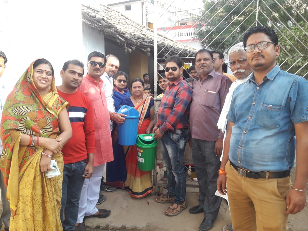 स्वच्छता का संदेश देने के लिए सड़कों पर उतरी नगर परिषद स्वच्छता का संदेश देने के लिए सड़कों पर उतरी नगर परिषद