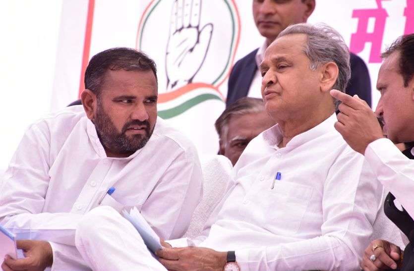 sirohi सिरोही में पुत्र वैभव के लिए क्या बोल गए सीएम गहलोत