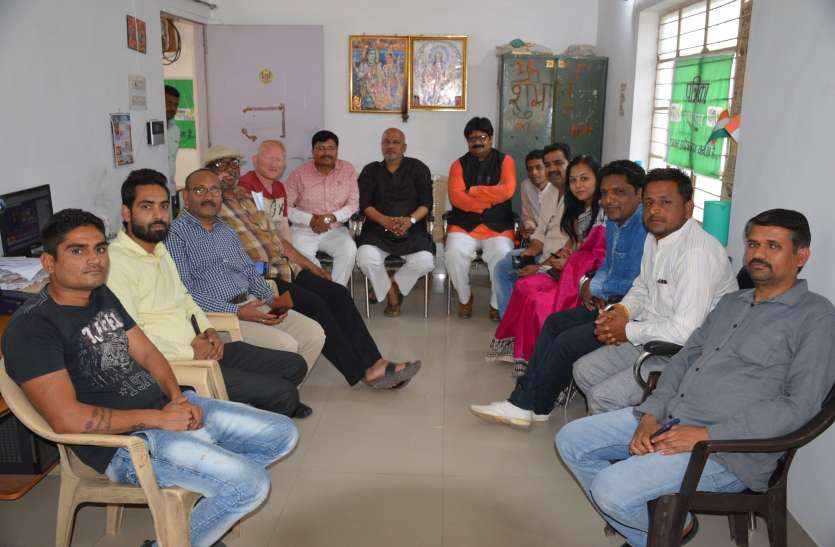 bQ9Kndfsdf #SundayPoliticalClub : पीएम इन वेटिंग पर बोले दमोह लोग