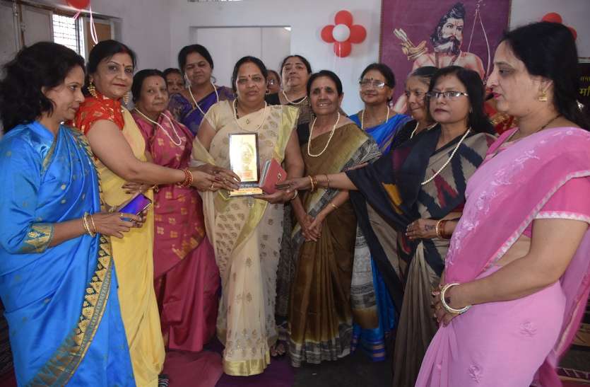 patrika उत्कृष्ट कार्य करने वालीं महिलाएं सम्मानित