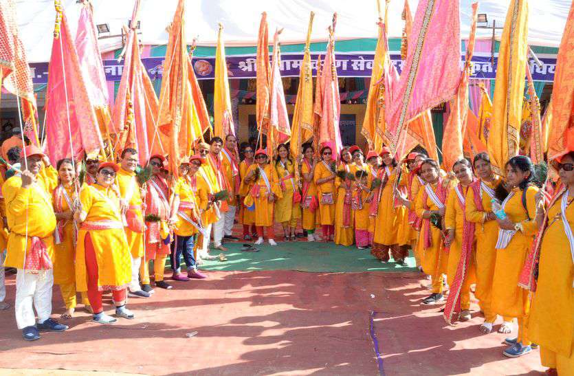 पैदल आस्यां ओ सांवरिया थारी खाटू नगरी....आयो फागण मळो बाबो मारे हेलो... जैसे श्याम भजन खाटूधाम की गली गली में गूंजने लगे हैं।