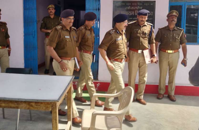 DIG डीआईजी को अचानक थाने में देख, पुलिस अधिकारियों के छूट गये पसीने, वीडियो में देखें फिर क्या हुआ...