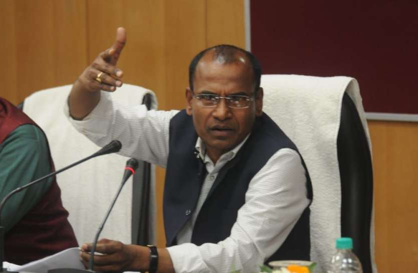UP Election Commission venkateshwar loo यूपी में 14.4 करोड़ वोटर तय करेंगे प्रत्याशियों का भविष्य, मुख्य निर्वाचन अधिकारी ने कैंडिडेट्स के लिए जारी की गाइडलाइन्स
