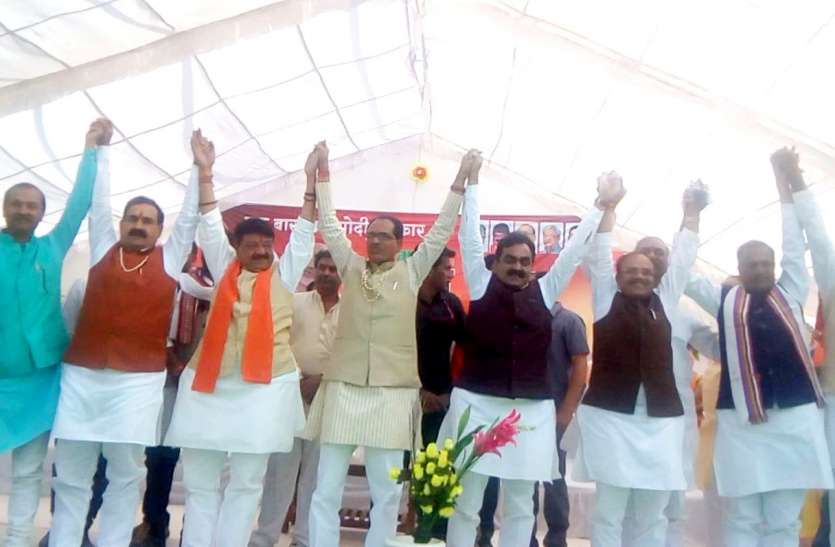 BJP Letest News In Hindi Neemuch BJP News जनता परेशान न हो उनका मामा सड़क पर उतर कर करेगा सेवा