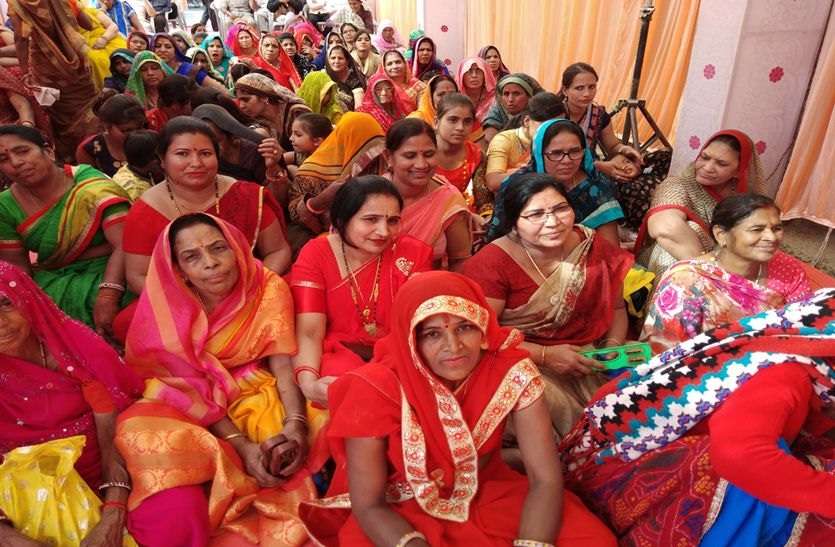nawalgarh news नवलगढ़ में भागवत कथा सुनने उमड़े श्रद्धालु