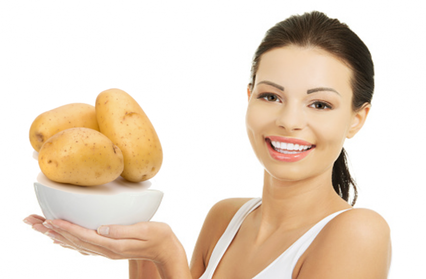 Homemade Beauty Tips - Use Potato For Skin Whitening - चेहरे की झुर्रियां हटाए, त्वचा में कसावट लाए आलू | Patrika News