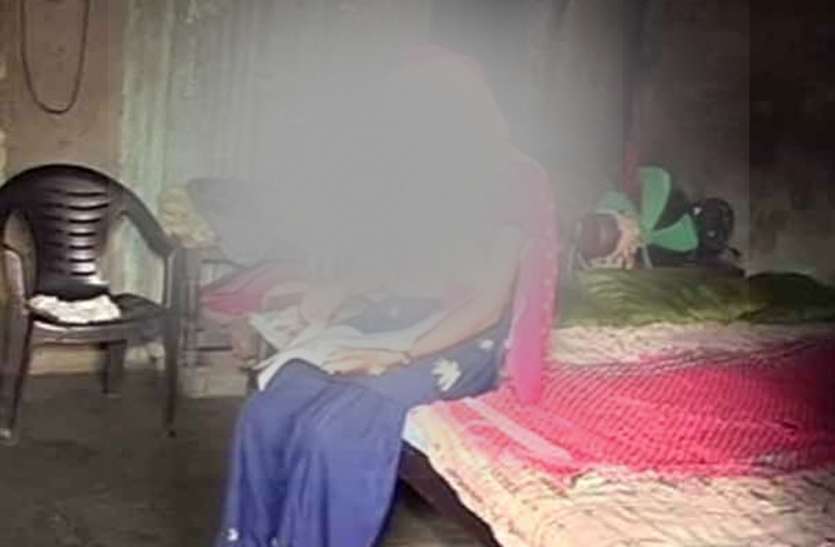 rape रास्त में घेर कर महिला के साथ किया रेप, लिखवाने गई एफआईआर तो वहां हुआ ऐसा हाल
