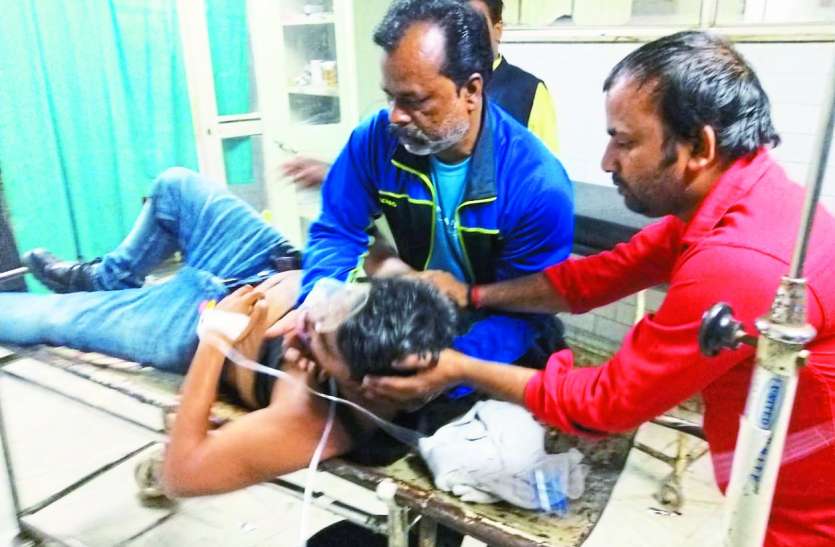 Attack on NSUI District President in Rewa एनएसयूआइ जिलाध्यक्ष पर सरेराह हमला, युवकों ने मारपीट कर पटका पत्थर