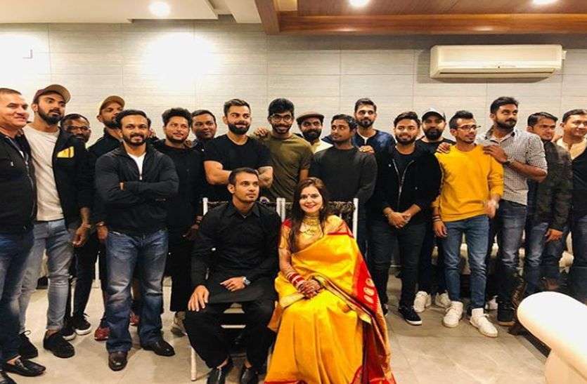 सिद्धार्थ कौल ने की हरसिमरत कौर से शादी, इस शुभ मौके पर पहुंची पूरी टीम इंडिया, दी बधाई सिद्धार्थ कौल ने की हरसिमरत कौर से शादी, इस शुभ मौके पर पहुंची पूरी टीम इंडिया, दी बधाई