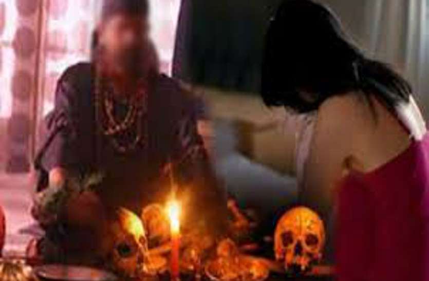Minor girl झाडफ़ूंक से ठीक करने का झांसा देकर मां और भाई को कमरे से भेज दिया बाहर, फिर किशोरी को कर दिया निर्वस्त्र और...