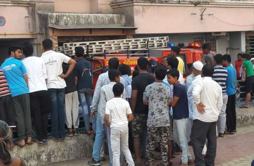 patrika कल्पतरु सोसायटी में आग लगने से मचा हडक़ंप