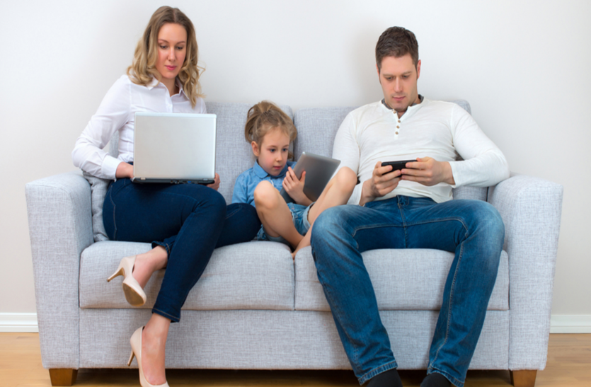 digital-addiction-in-kids क्या आप भी अपने बच्चों में बढ़ा रहे डिजिटल लत