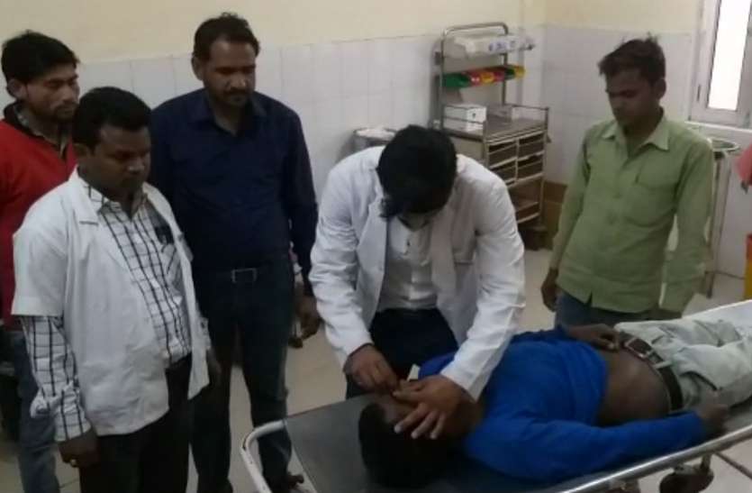sucide वीडियो: परेशान युवक ने उस समय उठाया आत्मघाती कदम, जब परिवारीजन गए थे बाहर, वापस लौटे तो नजारा देखकर रह गए हैरान