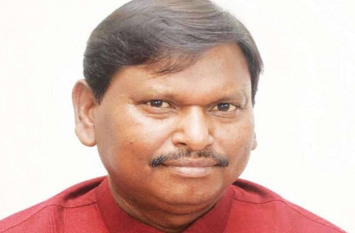 arjun munda statement on fighting election from khunti seat खूंटी से चुनाव लड़ने पर अर्जुन मुंडा बोले-पार्टी के आदेश का पालन करेंगे, व्यक्ति नहीं पार्टी चुनाव लड़ाती है