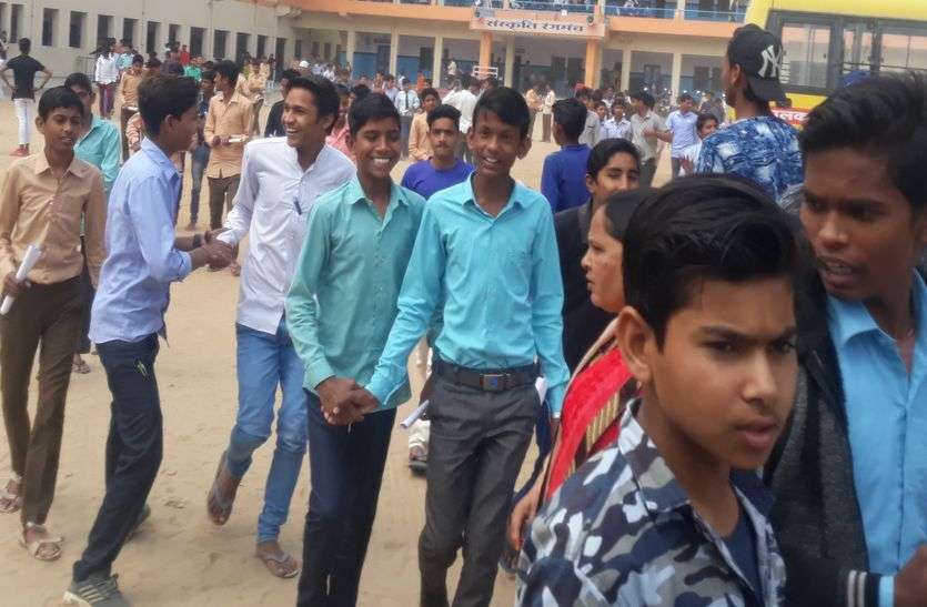 seoni परीक्षार्थी लाया था प्रिंटेड पेज पर नकल, फिर ये हुआ