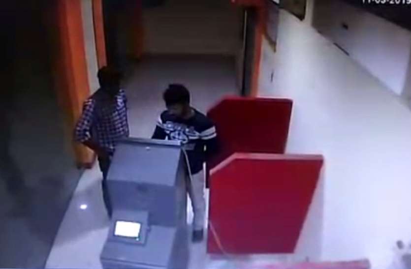 ATM loot आंध्रा बैंक के एटीएम में बदमाशों ने किया तोड़फोड़, जांच में जुटी पुलिस