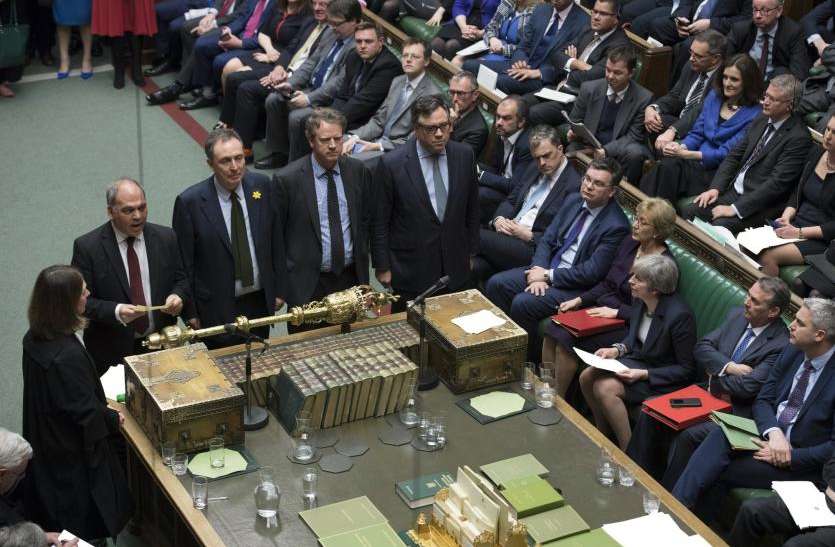 brexit deal ब्रेग्जिट: ब्रिटिश संसद ने डील को टालने के लिए किया वोट, दूसरे जनमत संग्रह की मांग खारिज