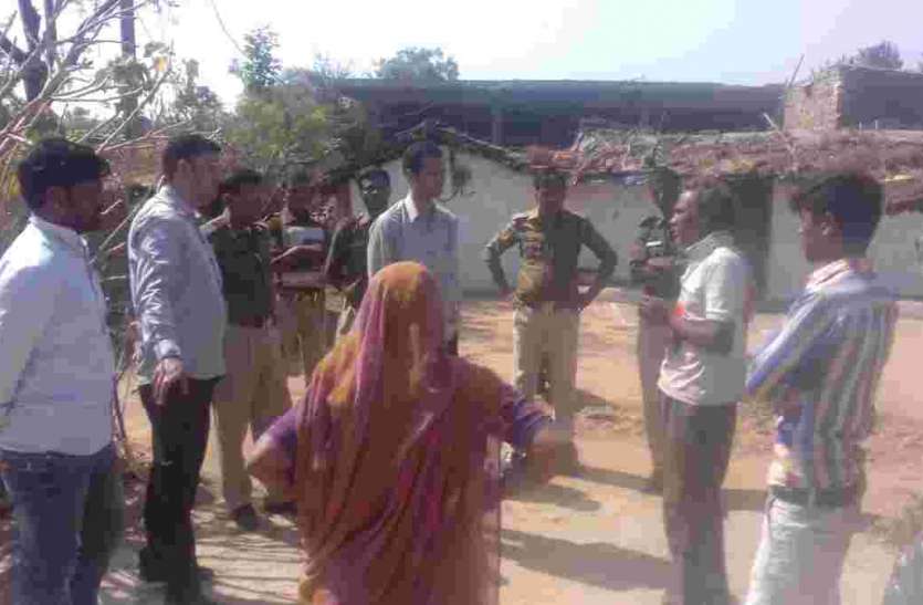 Pratapgarh वसूली में पुलिस का सहारा