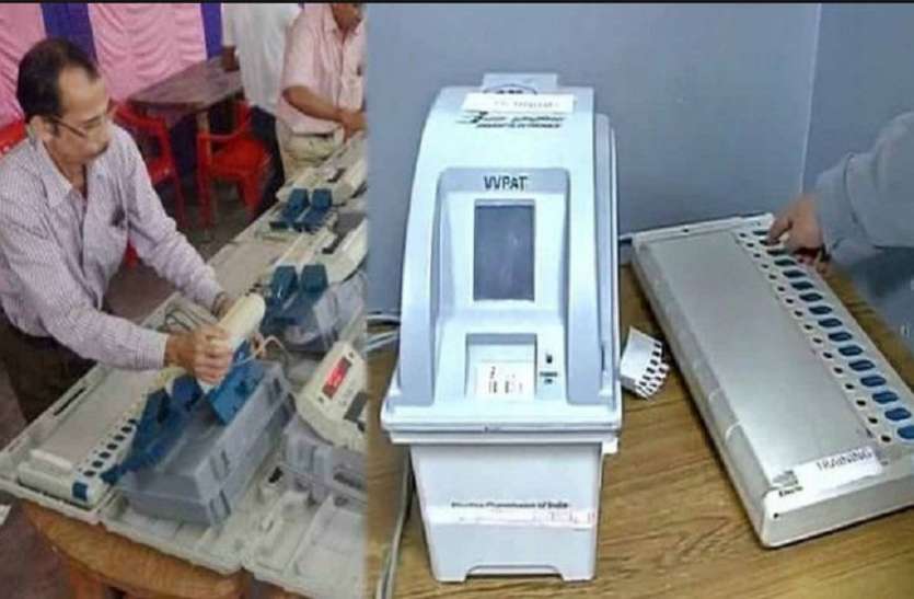 Strong Room for EVM Security in Jhansi चुनाव प्रेक्षकों ने परखीं ईवीएम सुरक्षा संबंधी व्यवस्थाएं, स्ट्रांग रूम सचमुच में है कितना स्ट्रांग