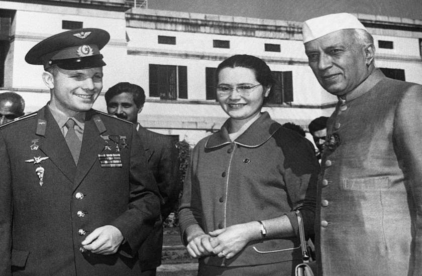 yuri gagarin with pt nehru