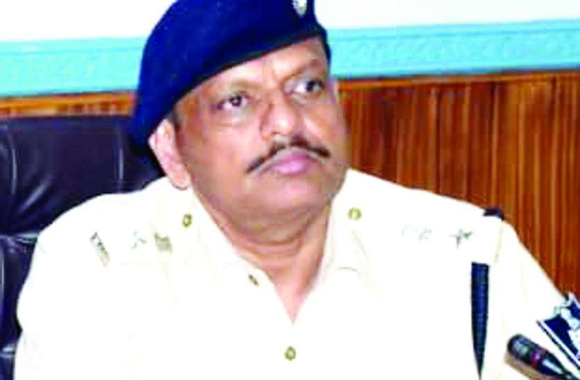 Satna SP Santosh Singh gaur transfer to PHQ bhopal चित्रकूट और रहिकवारा कांड के बाद तबादलों की राजनीति में निपटे सतना एसपी, निर्वाचन आयोग में की गई थी शिकायत