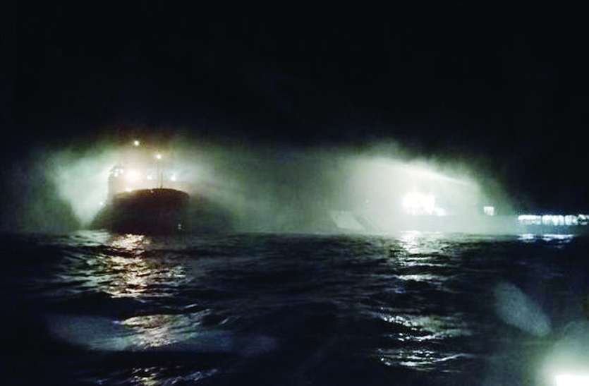 Sagar Sampada Ship शोध पोत 'सागर संपदा' में लगी आग
