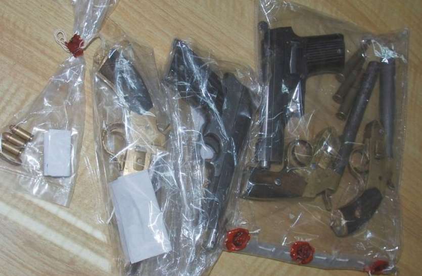 Weapons यूपी के बदमाश प्रदेश में बेच रहे हथियार, चार तस्कर गिरफ्तार