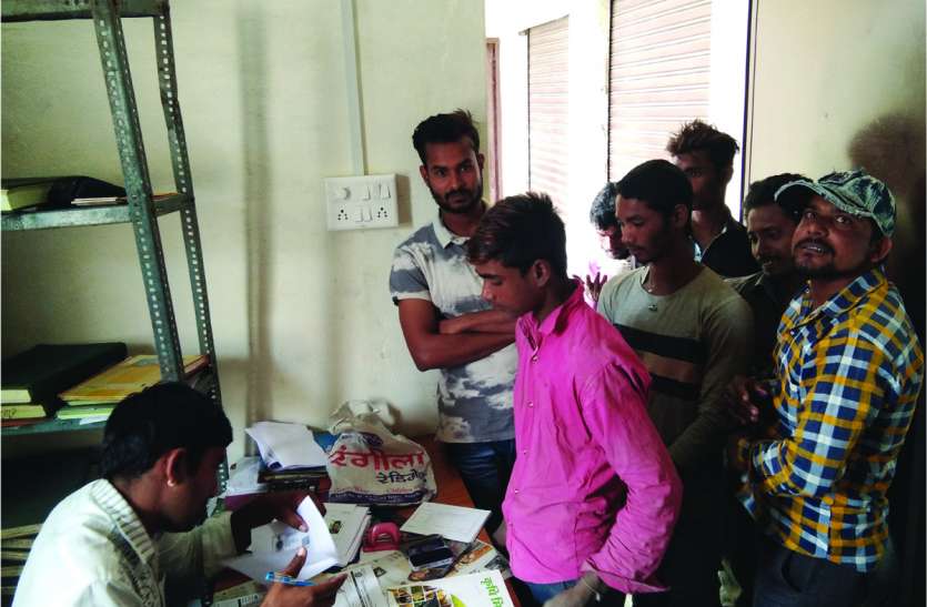 Record of workers getting ready for fun आनन-फानन में तैयार हो रहा मजदूरों का रिकॉर्ड