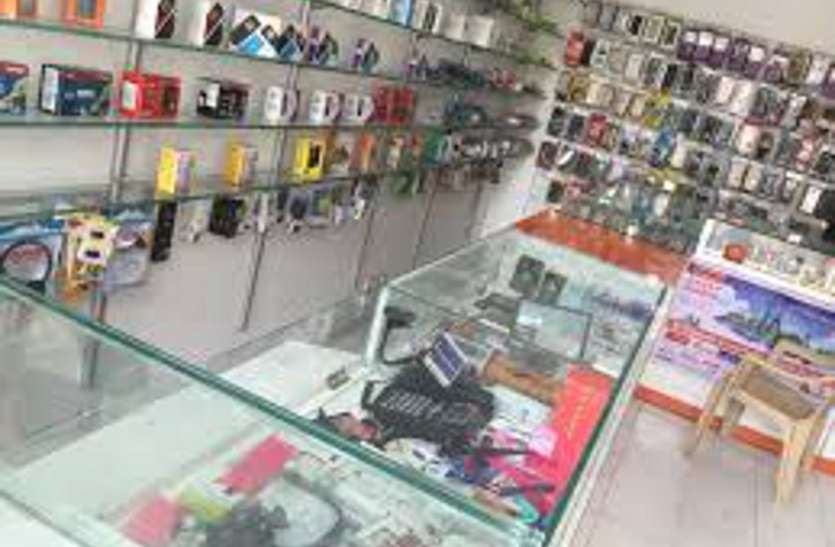 Tax theft of millions in mobile accessories मोबाइल एसेसरीज में लाखों की टैक्स चोरी