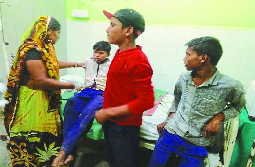 patrika बैलगाड़ी में जा रहे बच्चों और बुजुर्ग के लिए यमराज बनकर आया कार चालक, ठोकर से एक की मौत, तीन घायल