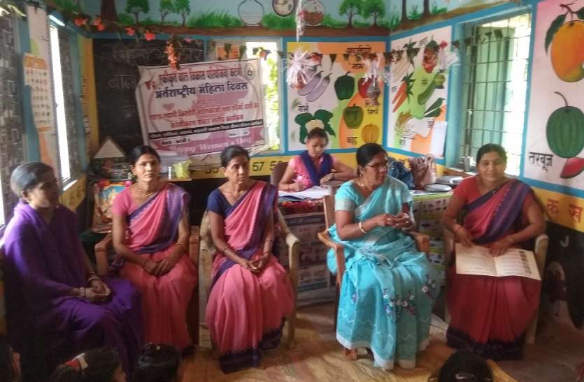 poshan ahar पर्यवेक्षक ने दी पोषणाहार की जानकारी
