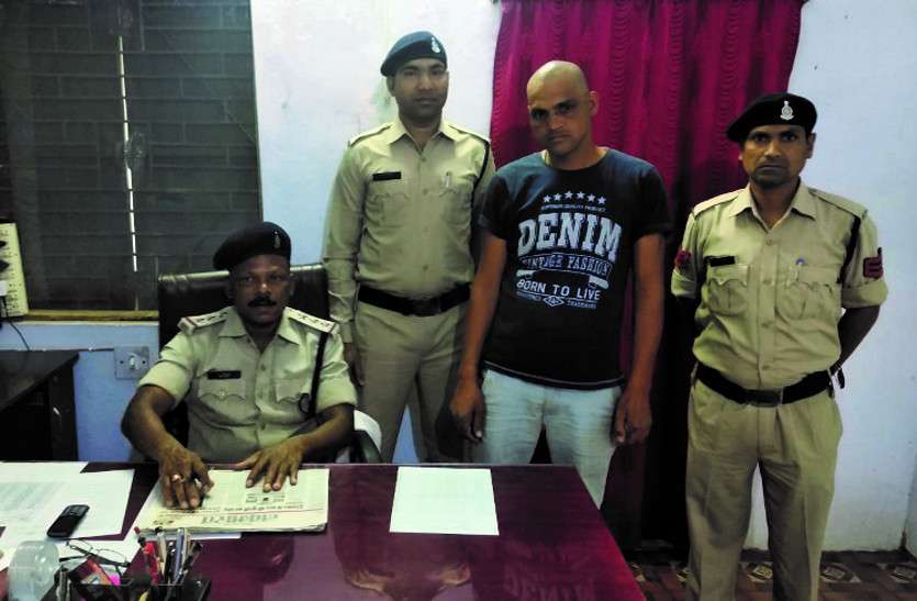 गांजा तस्करी का मास्टरमाइंड गिरफ्तार, इसे पकडऩे पुलिस ने ऐसे बिछाया जाल, पढि़ए खबर... गांजा तस्करी का मास्टरमाइंड गिरफ्तार, इसे पकडऩे पुलिस ने ऐसे बिछाया जाल, पढि़ए खबर...
