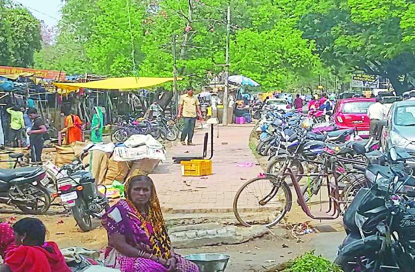 bilaspur budhwari व्यापारियों ने दिखाई आंख तो आरपीएफ को आया पसीना, विरोध देख समझाइश देकर लौटी टीम