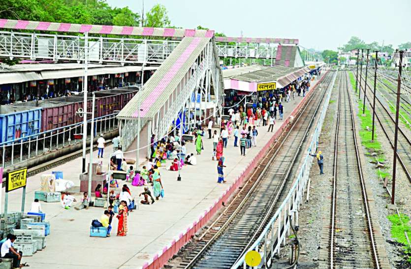 रेल विद्युतीकरण के तार में फंसा आरपीएफ, जबलपुर व कटनी से आए एक्सपर्ट रेल विद्युतीकरण के तार में फंसा आरपीएफ, जबलपुर व कटनी से आए एक्सपर्ट