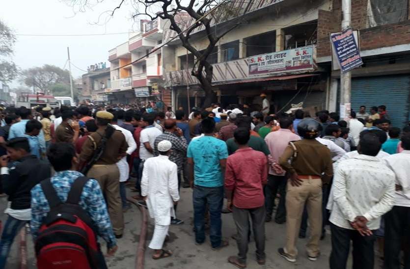 Fire in crackers Godown पटाखा गोदाम में भीषण आग, पांच की मौत, 12 की हालत गंभीर