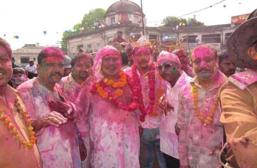 Holi Celebration in UP लखनऊ में होली के परंपरागत जुलूस की तैयारी पूर्ण