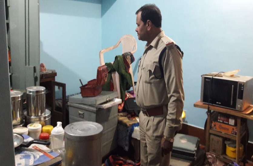 Police on the spot Breaking News : शहर के सूने मकानों पर चोरों की नजर, गुडग़ांव गए रिटायर्ड विद्युत कर्मचारी के घर लाखों की चोरी, तीन दिन में 2 बड़ी चोरी