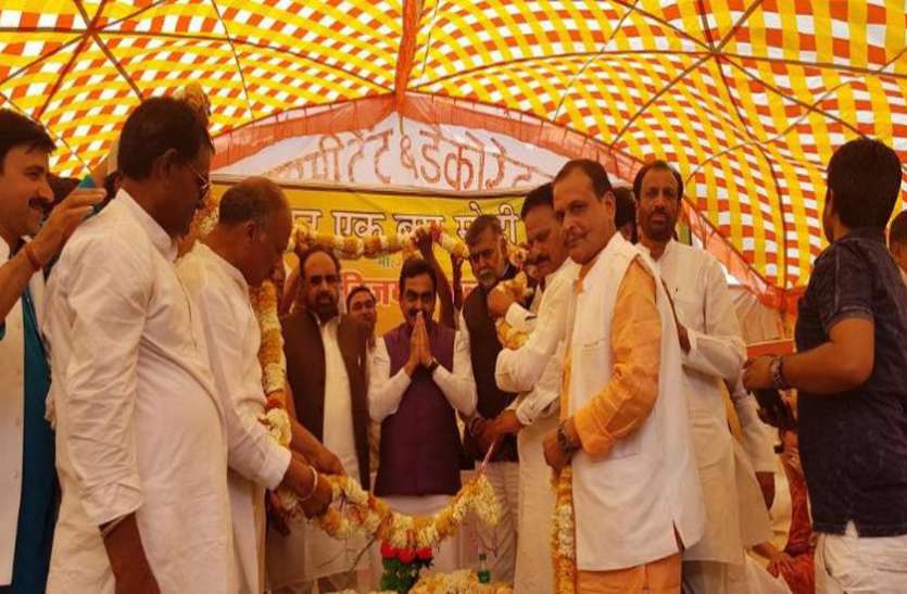 Bharatiya Janata Party's Vijay Sankalp Yatra Election 2019 नेता प्रतिपक्ष ने राहुल गांधी आंख पर ऐसे कसा तंज, जानकर आप भी हैरान हो जाएंगे, देखें VIDEO