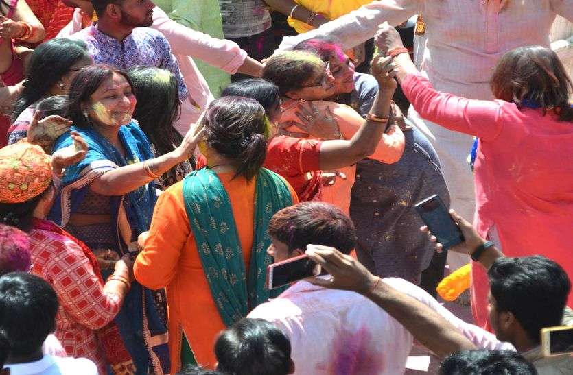 Khatu Mela : श्रद्धा की बहती बयार, सिर पर केसरिया पगड़ी पहनकर बनडे से बने बाबा श्याम, देखें खाटूनगरी की बेहद खूबसूरत तस्वीरें