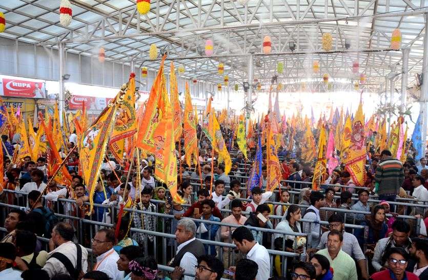 खाटूश्यामजी का फाल्गुनी लक्खी मेला आज एकादशी पर परवान पर है। बाबा श्याम के दर्शनों के लिए देश विदेश से लाखों श्रद्धालु इस बार रिकॉर्ड स्तर पहुंच रहे है।