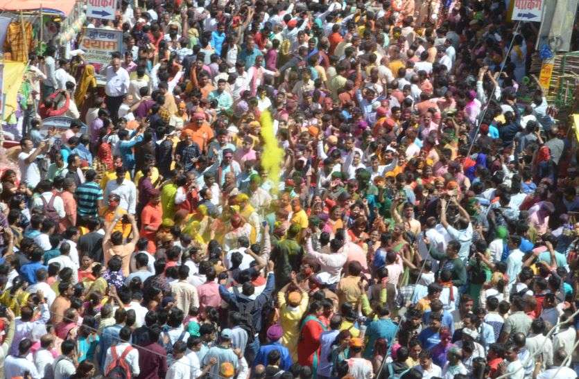 Khatu Mela : श्रद्धा की बहती बयार, सिर पर केसरिया पगड़ी पहनकर बनडे से बने बाबा श्याम, देखें खाटूनगरी की बेहद खूबसूरत तस्वीरें