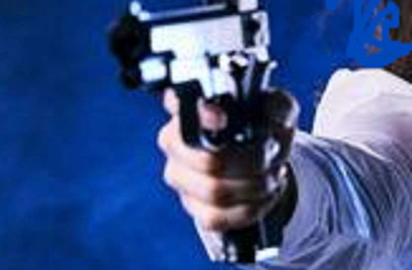 Two sisters applied for gun licenses महिला उत्पीड़न की बढ़ती वारदातों से क्षुब्ध दो बहनों ने मांगा बंदूक का लाइसेंस